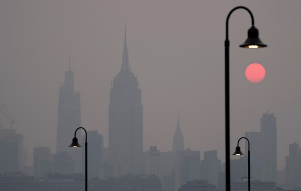 Qué sabemos sobre la calidad del aire en el noreste de Estados Unidos y cómo evitar respirar el humo procedente de los incendios de&nbsp;Canadá