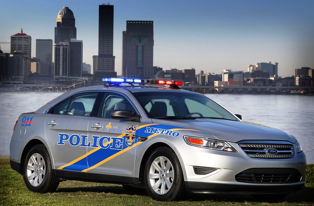 Ex policía de Louisville comparece en tribunales tras enfrentar cargos de&nbsp;acoso.