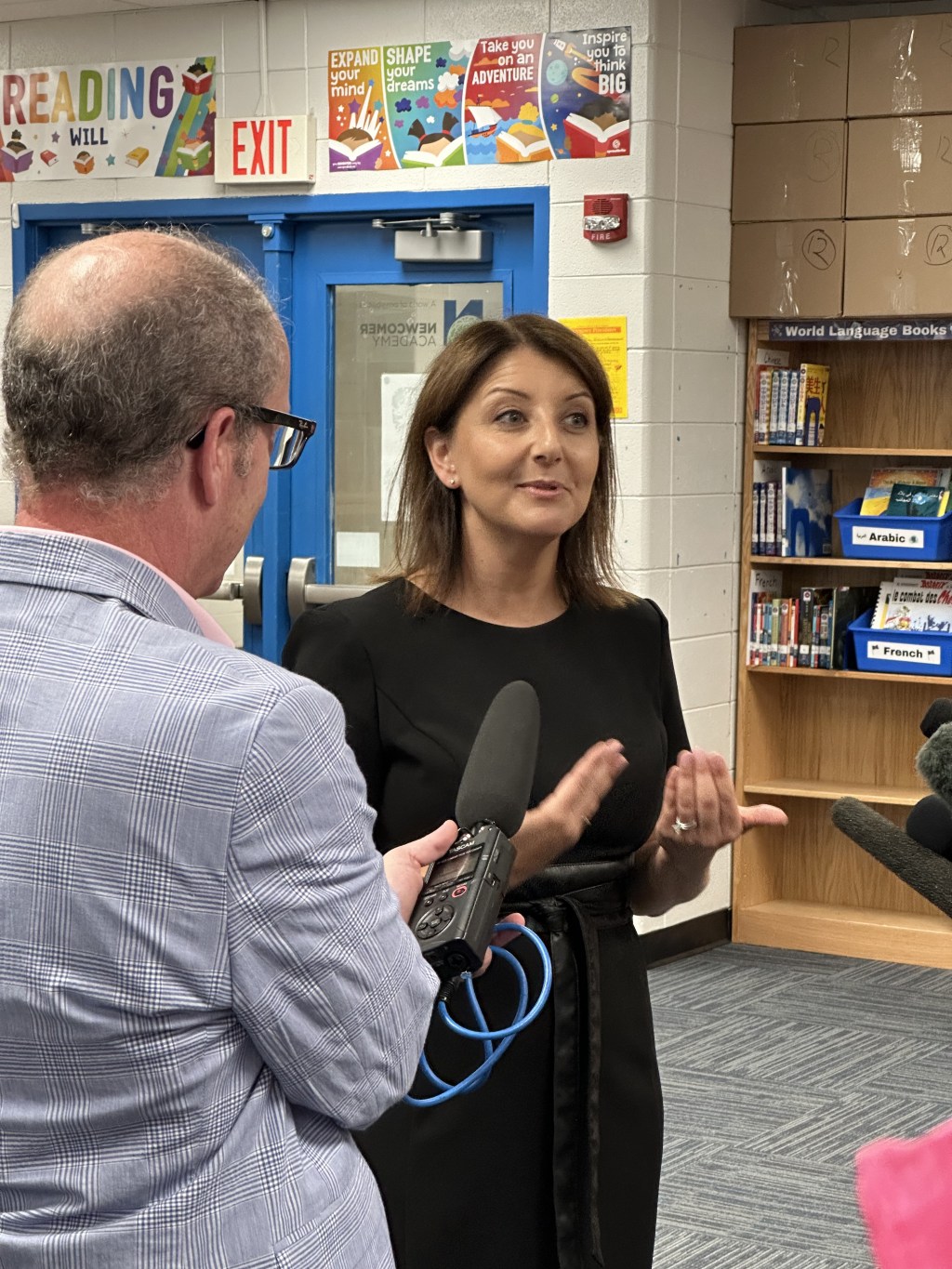 Directora de CDC visita Newcomer&nbsp;Academy