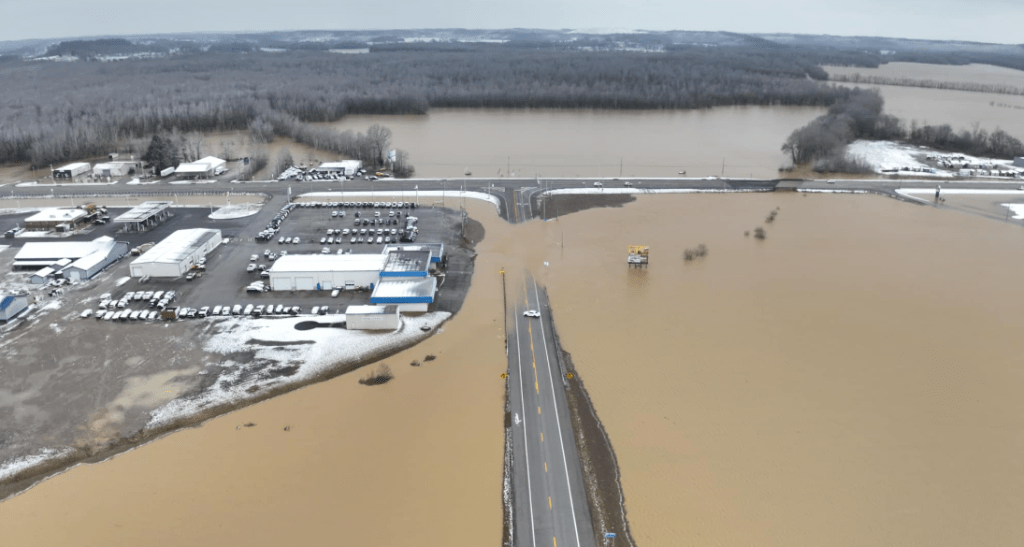 Tras los desastres ocurridos el fin de semana en Kentucky, el gobierno federal enviará ayuda a través de FEMA para reconstruir los daños provocados por las inclemencias del tiempo. 