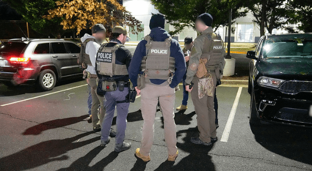 Detienen a 100 personas de origen latino en un bar de&nbsp;Nashville