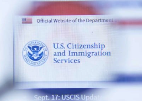 USCIS cambia su número de teléfono a partir del 1 de julio de 2025