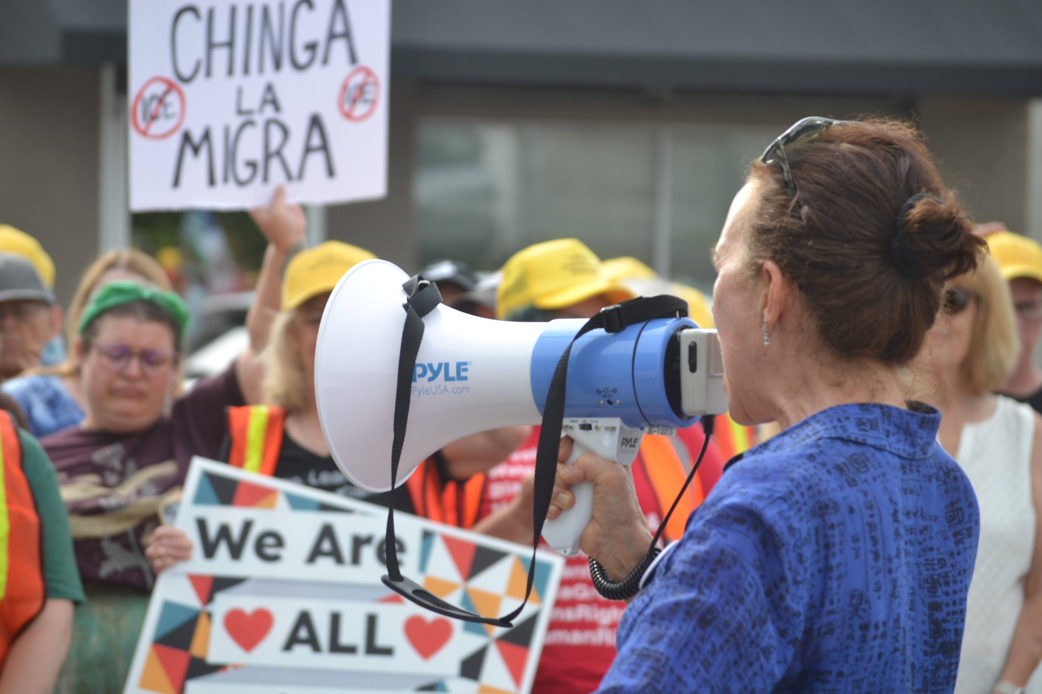 Piden a ICE que pongan un alto a las detenciones de inmigrantes que acuden a sus oficinas a regular su situación migratoria.