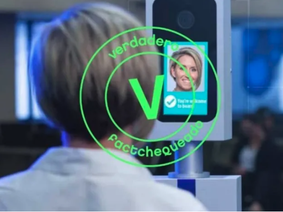 Sí, es verdad que USA tomará fotografías y huellas a residentes y visitantes al salir del país