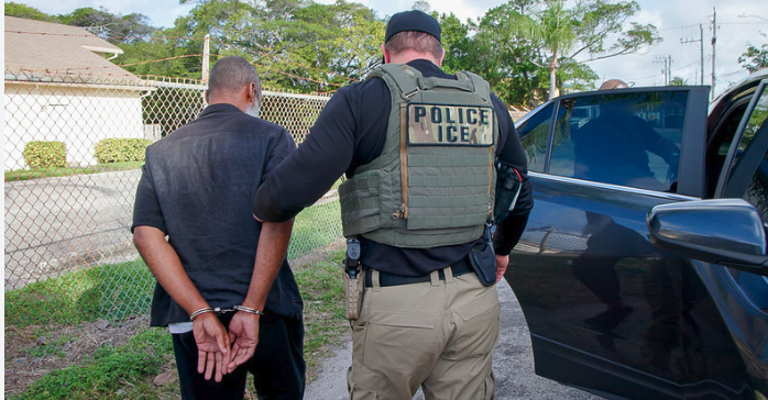 ¿Es ilegal que ICE cubra cámaras de seguridad en&nbsp;viviendas?