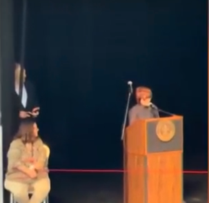 Estudiante de Kentucky genera polémico con su discurso en un acto de graduación.